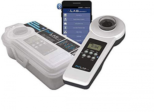 Electronic pool water tester with active oxygen